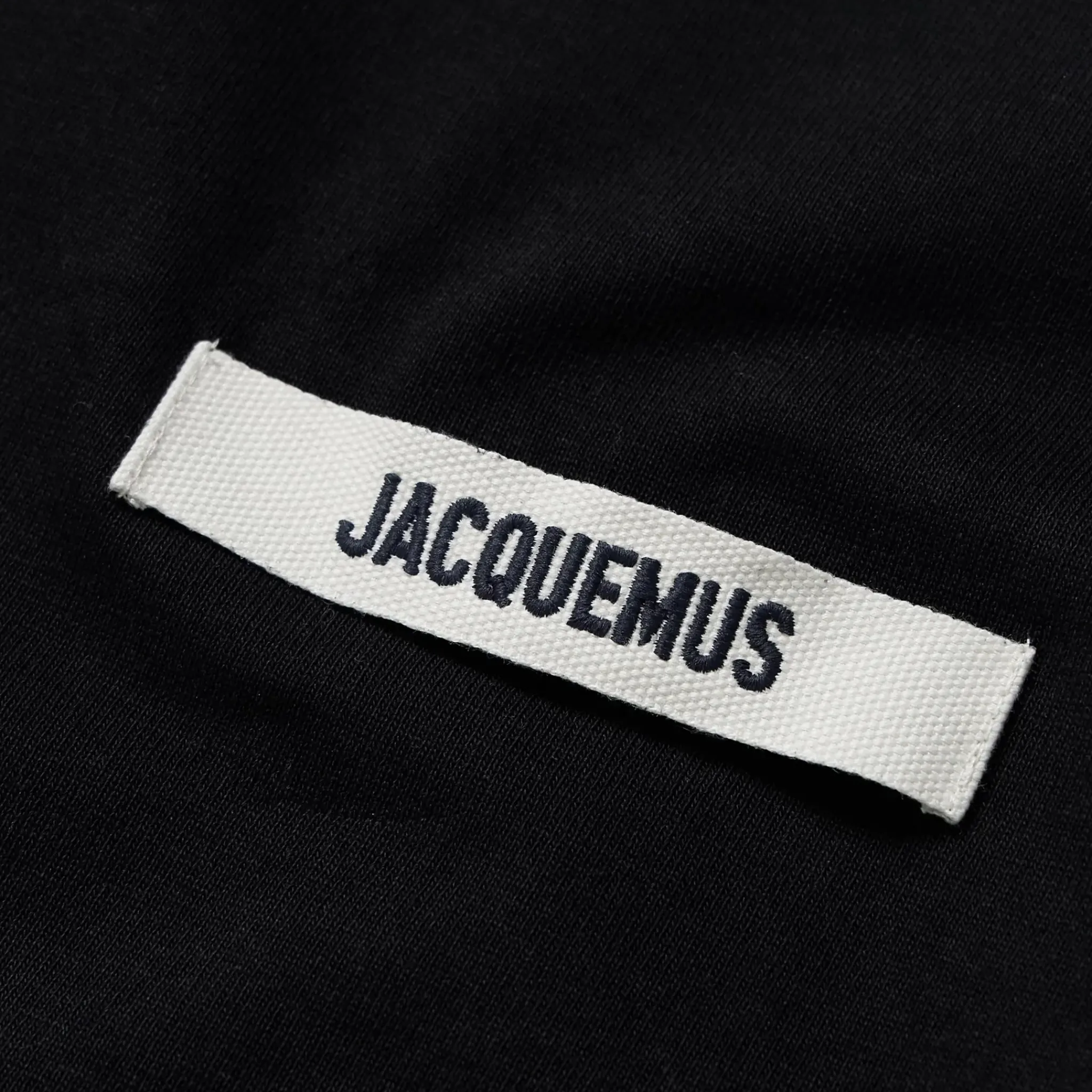 Jacquemus Grosgrain Brand Logo Tab Black T Shirt< T-shirts