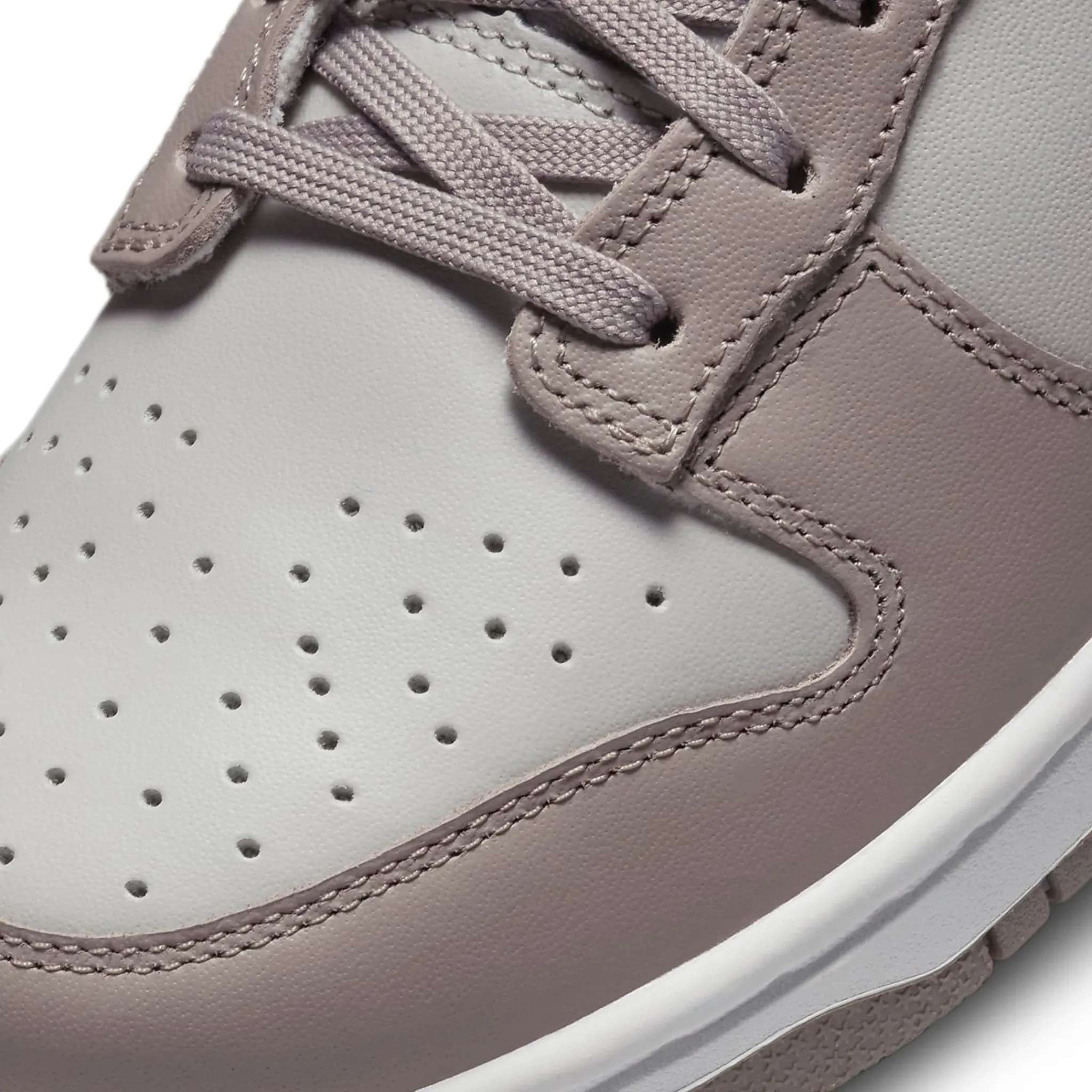 Nike Dunk Low Bone Beige (W)< Trainers
