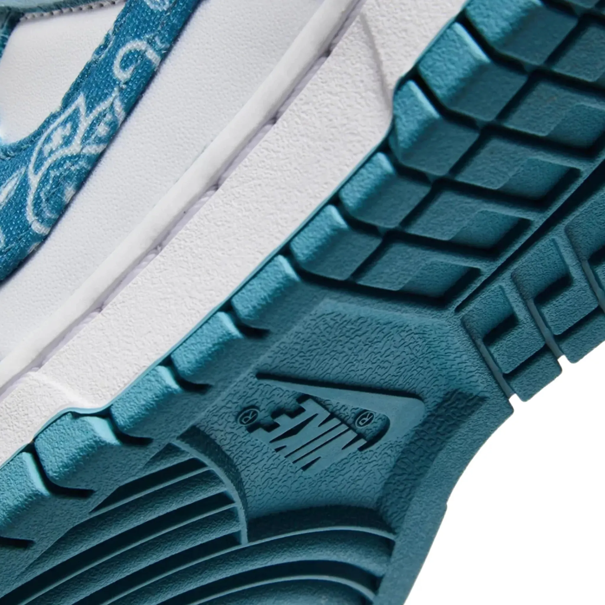 Nike Dunk Low Essential Paisley Pack Blue (W)< Trainers